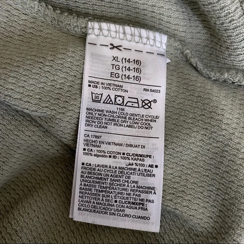 Old Navy Girl’s Camo Long Sleeve Thermal Top